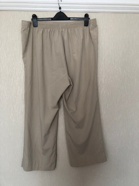 Ladies Trousers Size UK 22 | in 